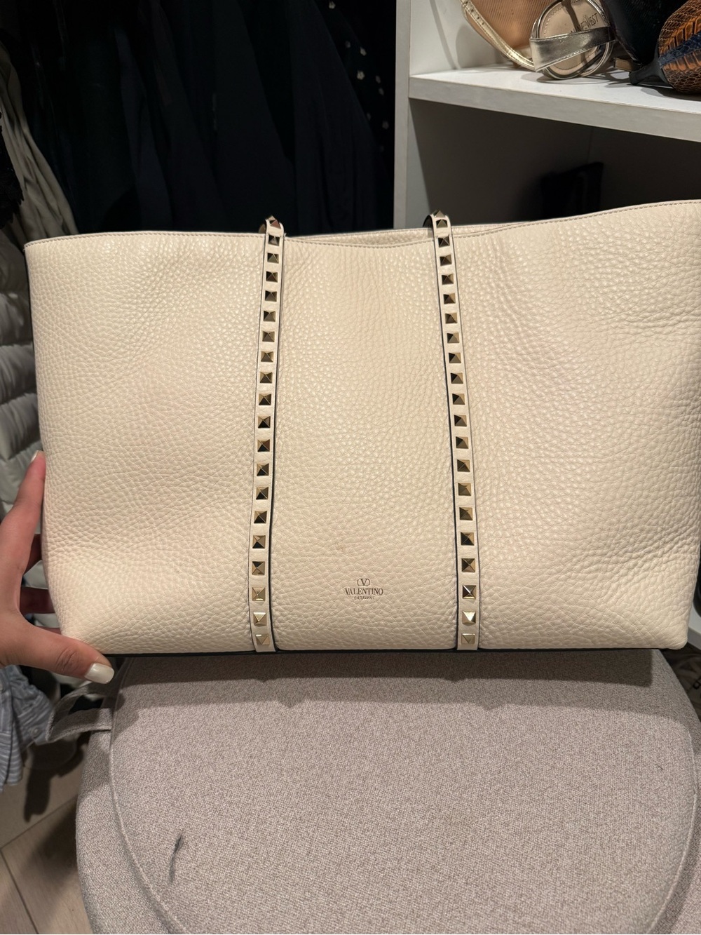 Valentino Garavani Cream Pebbled Leather Rockstud Tote